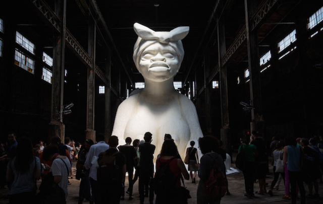 Viewers experience the sphinx portion of Kara Walker’s “A Subtlety.” Photo: Andrew Burton/ Getty Images