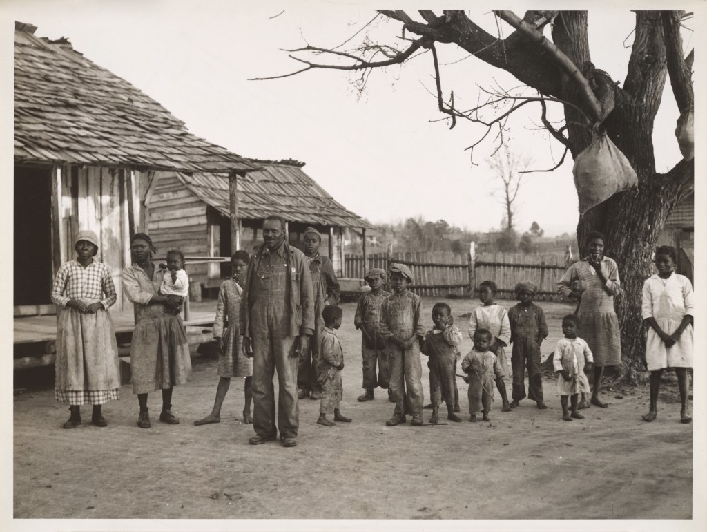 ART Archive | Image: African American Family at Gee’s Bend, Alabama